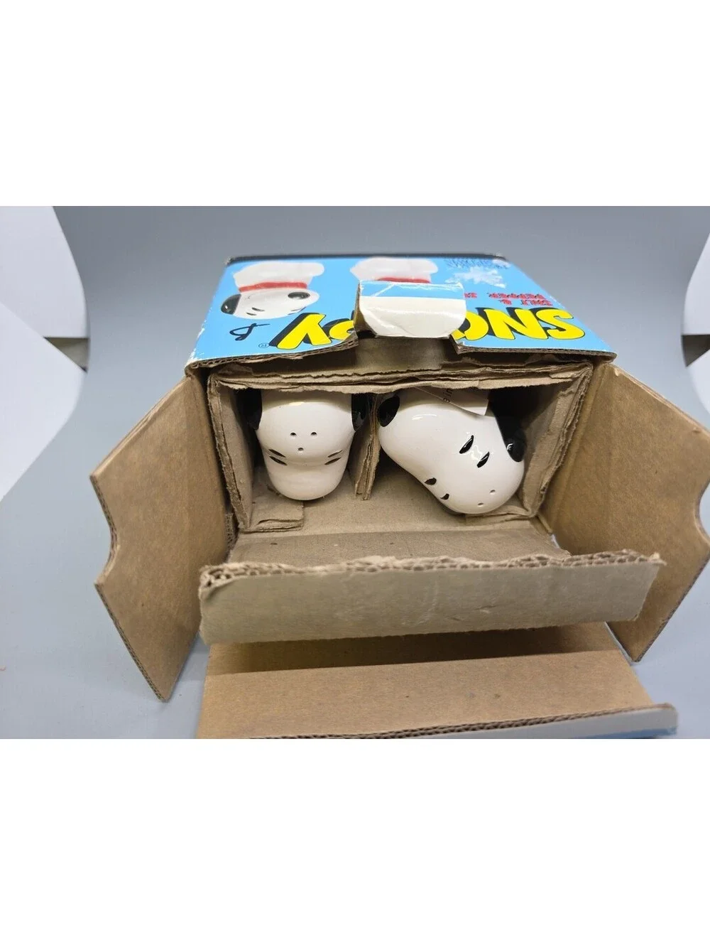 1993 Benjamin & Medwin Peanuts Snoopy Salt & Pepper Shakers